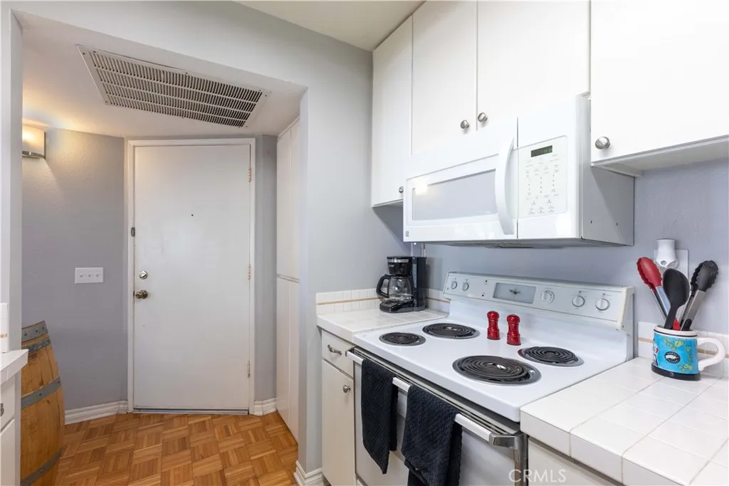 6000 Bixby Village Drive 15, Long Beach, California 90803 home-pic-5